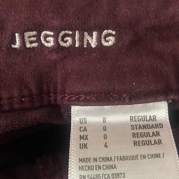 AE Red Button Fly Super Stretch Jeggings Size 0 - Picture 9 of 11